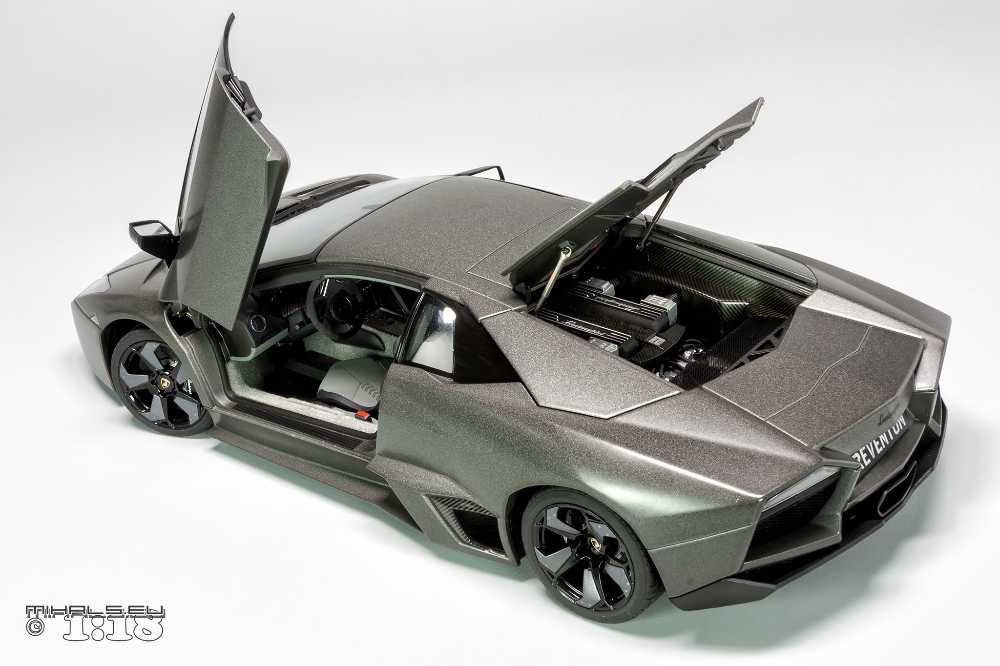 Lamborghini Reventón - Performance toy car collectible - Main Image 3