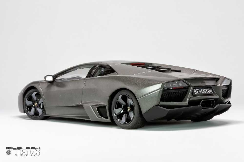 Lamborghini Reventón - Performance toy car collectible - Main Image 4
