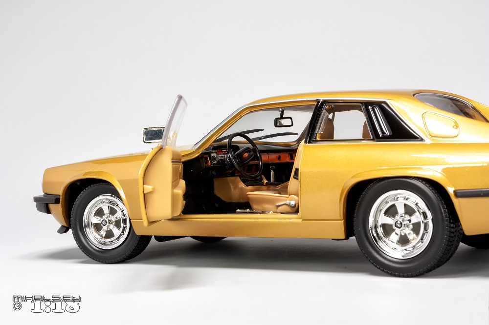 Jaguar XJS  toy car collectible - Main Image 3