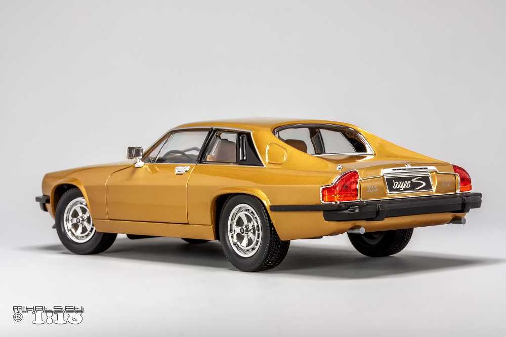 Jaguar XJS  toy car collectible - Main Image 4