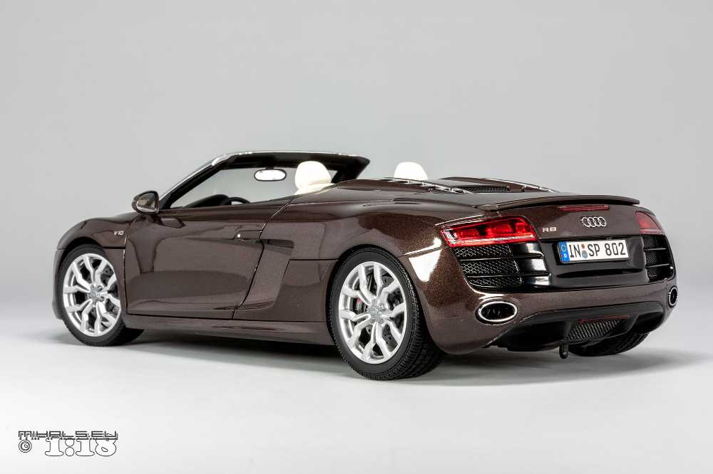 Audi R8 V10 Spyder - Dealer Edition toy car collectible - Main Image 4