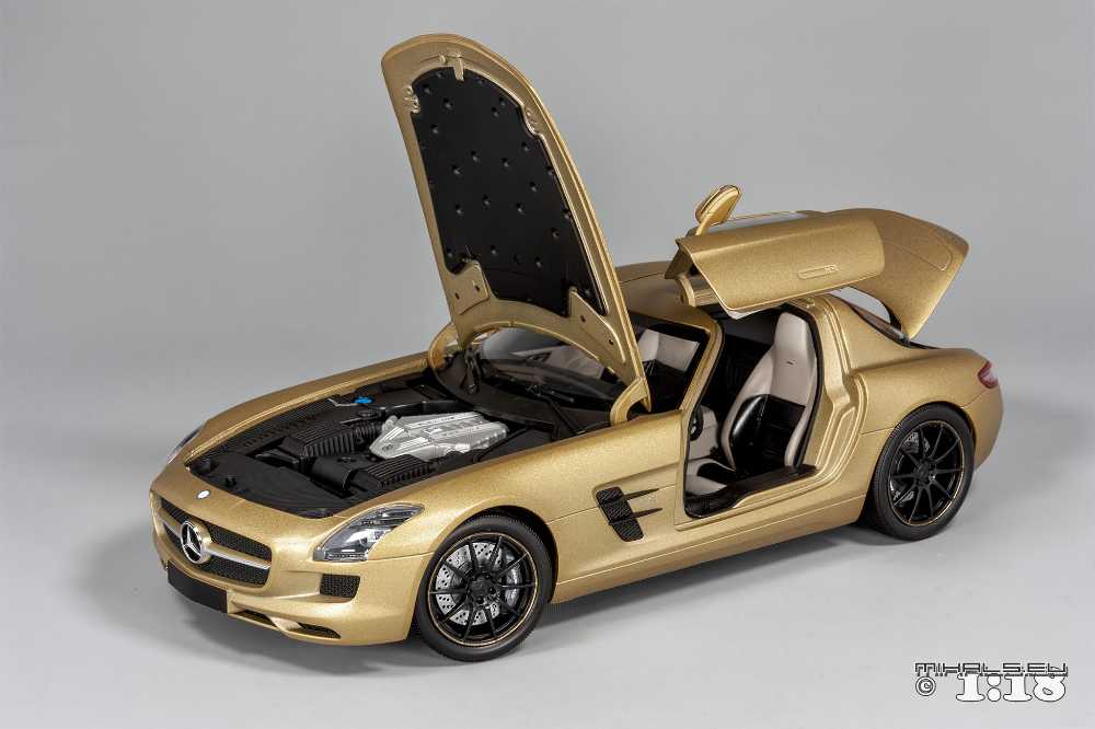 Mercedes-Benz SLS AMG  toy car collectible - Main Image 3