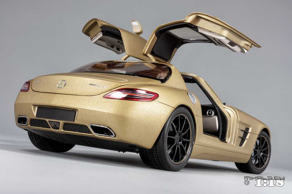 Mercedes-Benz SLS AMG  toy car collectible - Main Image 4
