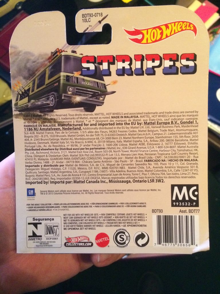 Retro - GMC Motorhome - Stripes - 2014 Retro Entertainment Series toy car collectible - Main Image 2