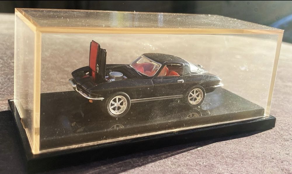 Corvette® Stingray® ’82 - Hot Wheels Collectibles® toy car collectible - Main Image 3