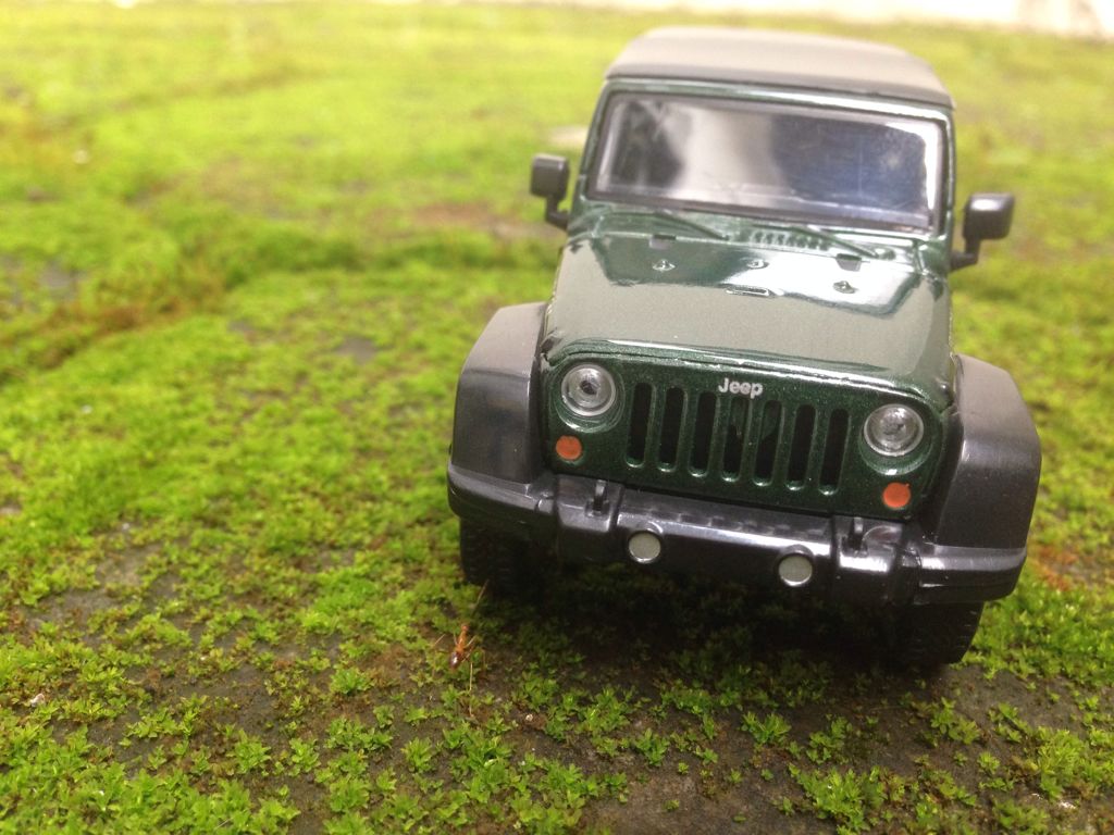 2012 Jeep Wrangler Rubicon - 2013 Greenlight Collectibles toy car collectible - Main Image 2