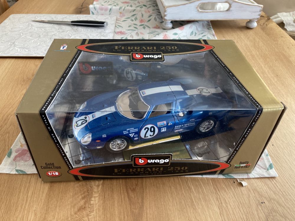 Bburago Ferrari 250 LM “Sebring” - Bburago Gold Collection toy car collectible [Barcode 8002455033338] - Main Image 2