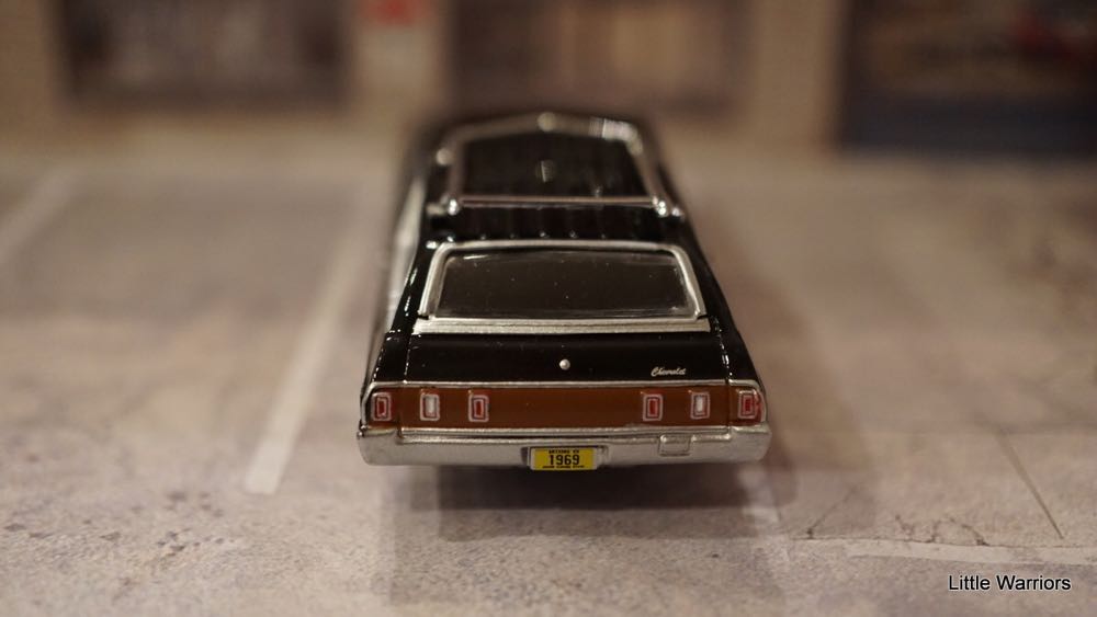 1969 Chevy Kingswood Estate - Muscle Wagons toy car collectible - Main Image 4