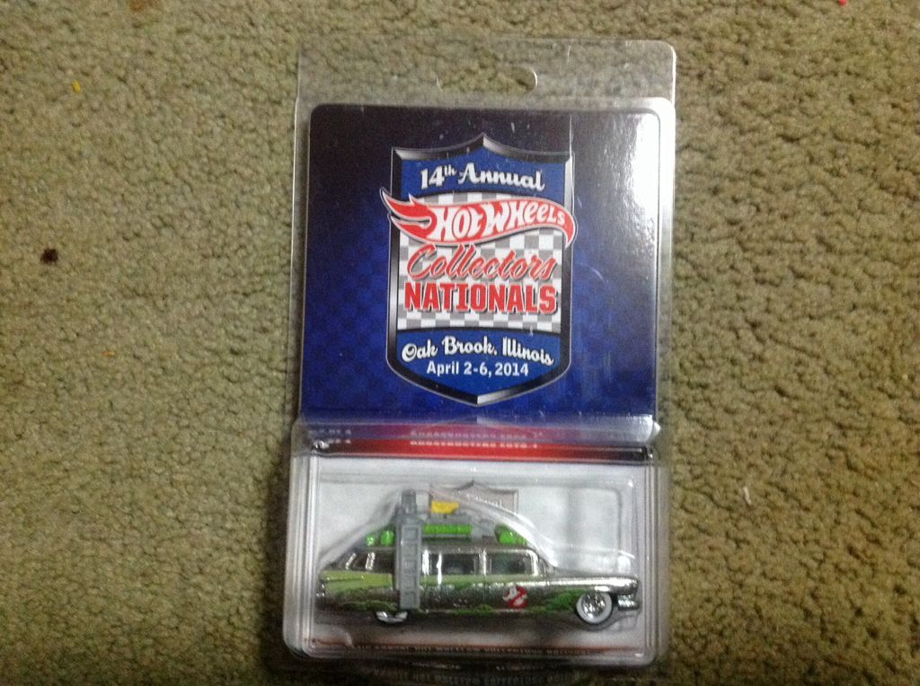 Ghostbusters Ecto-1 toy car collectible - Main Image 1
