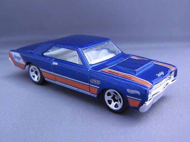 Dodge Dart - Muscle Mania - Mopar 12 toy car collectible - Main Image 1
