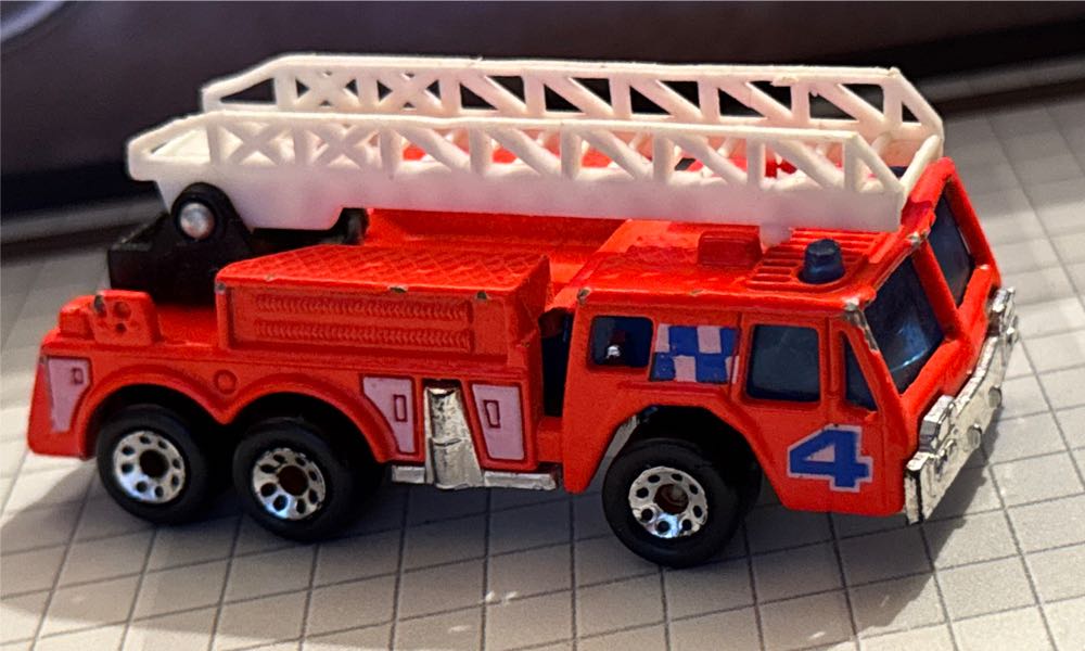 Fire Engine - Notfall Team toy car collectible - Main Image 2