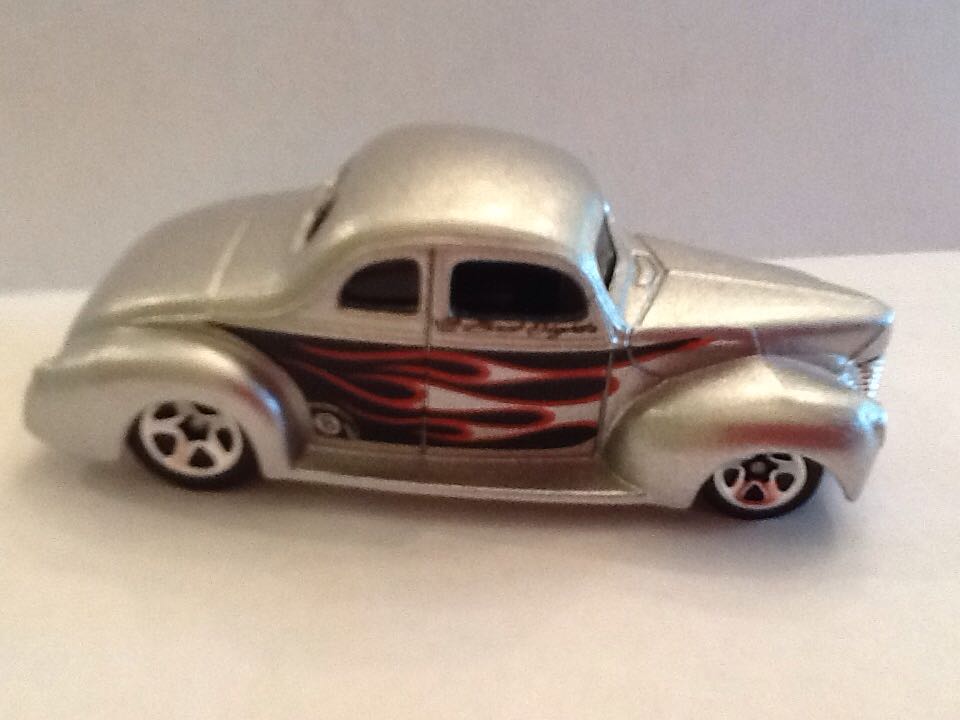 Ford Coupe 1940 - RLC Neo-Classics Series 4 toy car collectible - Main Image 2
