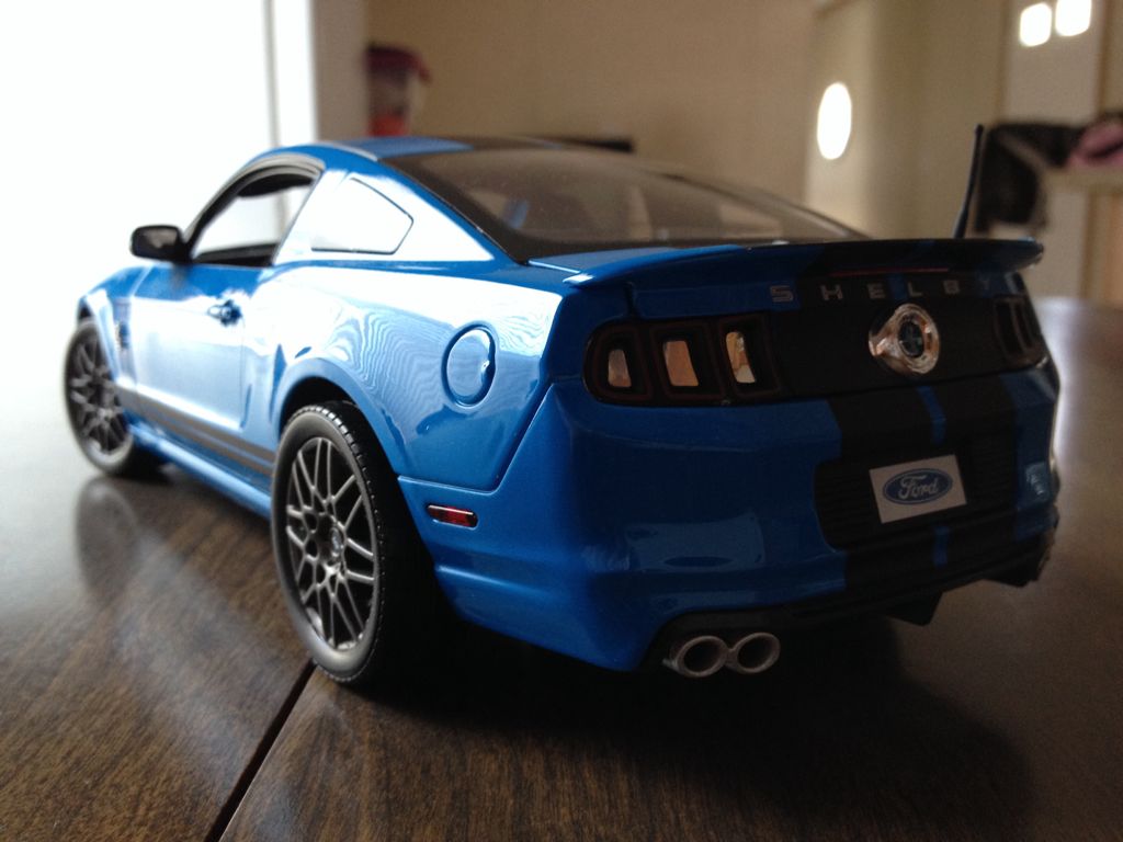 Ford Shelby GT500 - Shelby Collectibles toy car collectible - Main Image 2