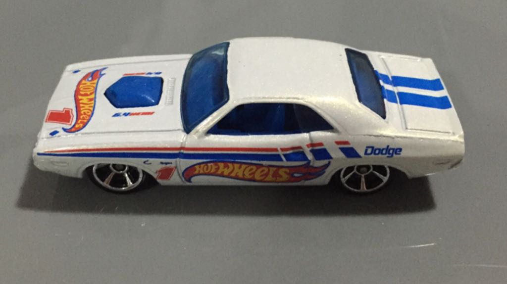 ’70 Dodge Challenger Hemi - 2012 HW Racing toy car collectible - Main Image 2