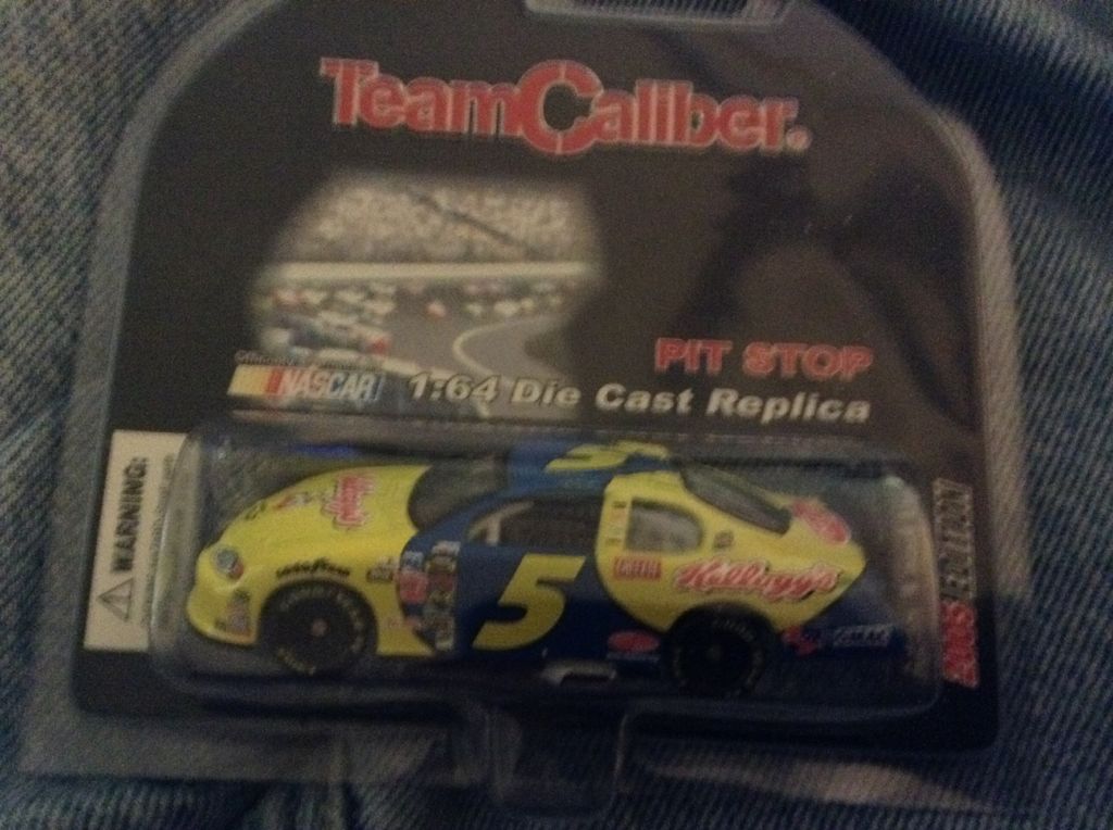 Kyle Busch Kellogg’s Rookie Car Team Caliber - Nextel Cup toy car collectible - Main Image 2