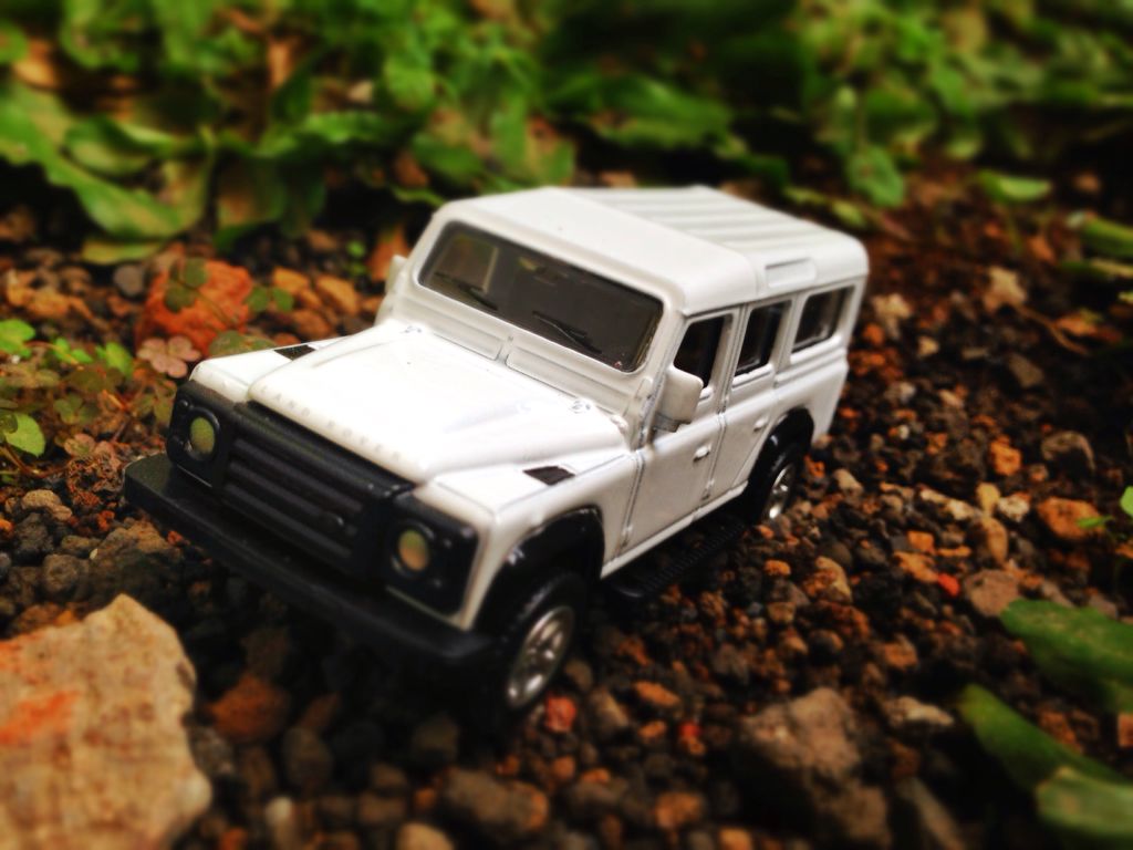 Land Rover Defender  toy car collectible - Main Image 1