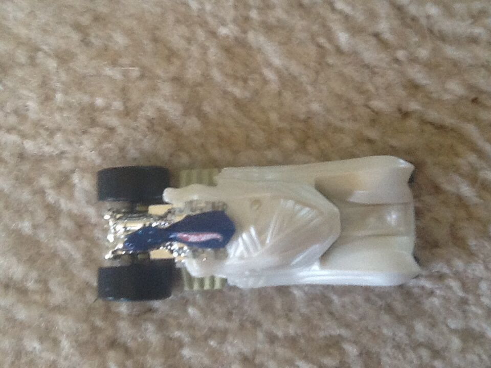 Tome Up - 100% Hot Wheels toy car collectible - Main Image 2