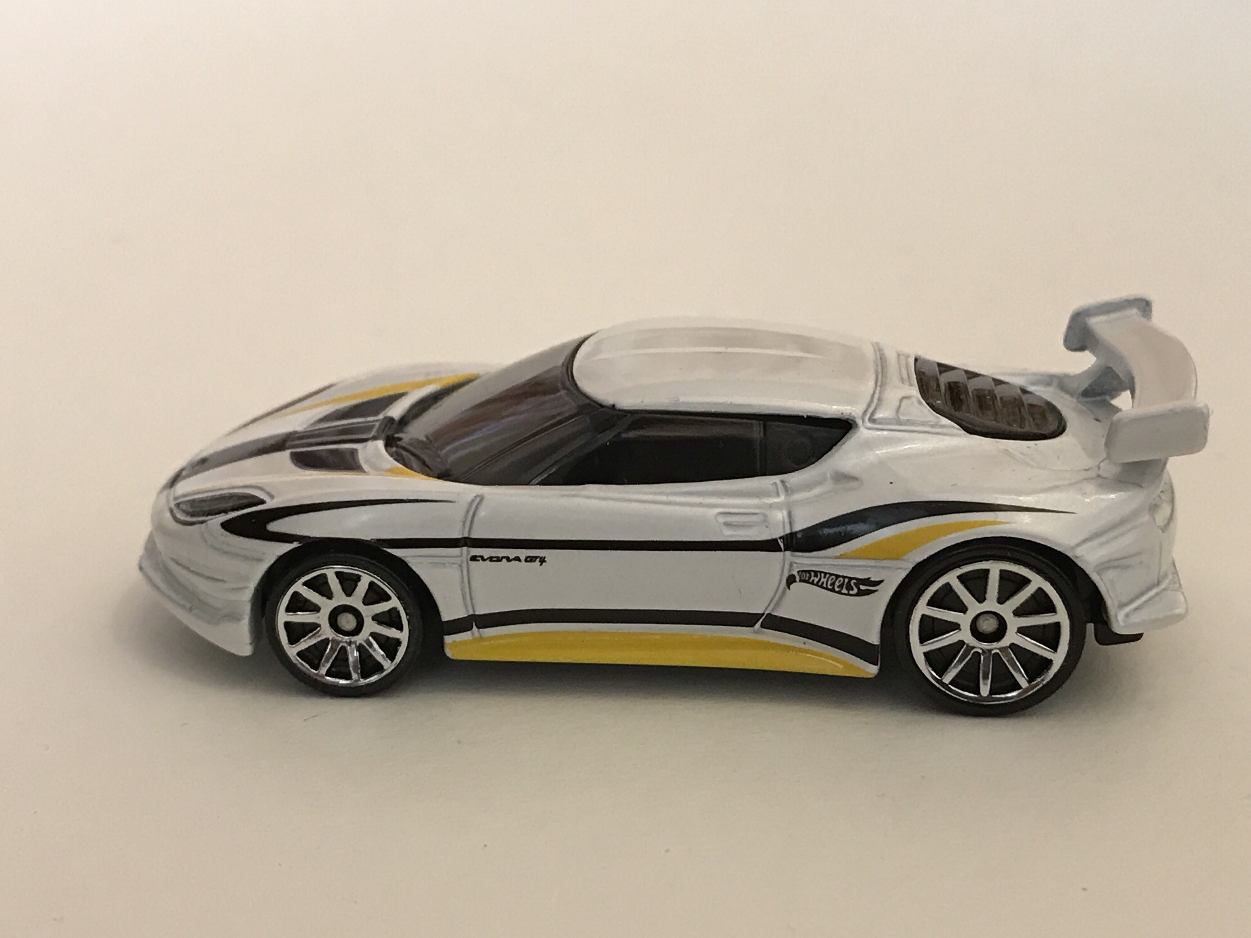 Lotus Evora GT4 - ’14 HW Workshop toy car collectible - Main Image 3