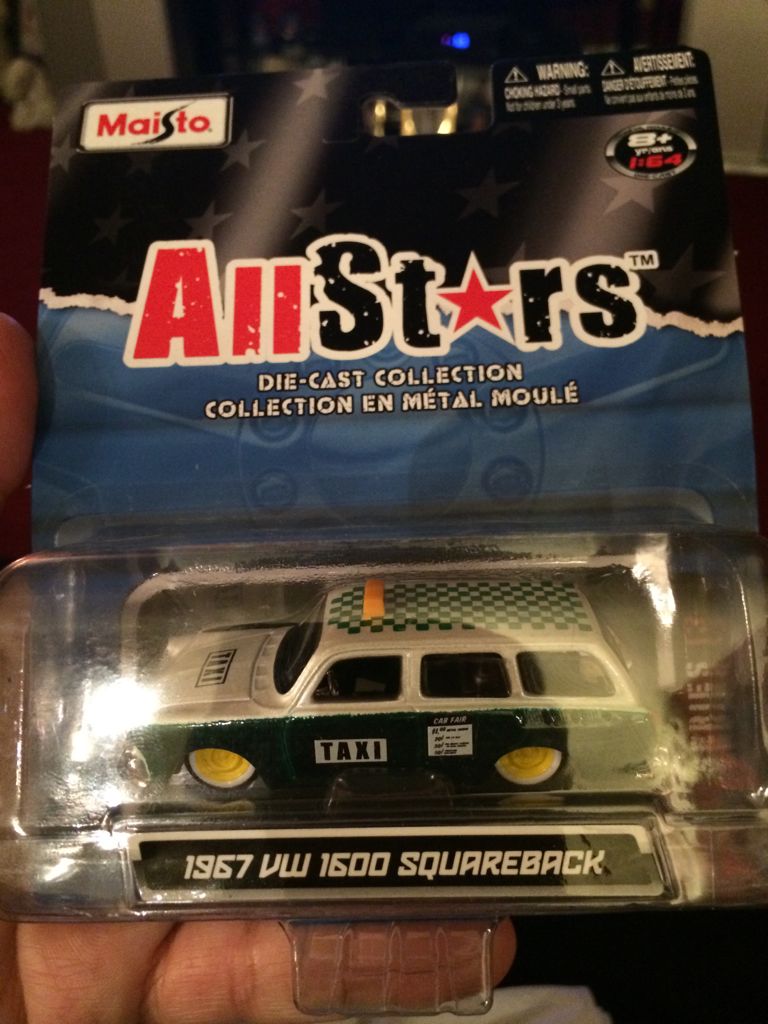 1967 VW 1600 Squareback - AllStars toy car collectible - Main Image 2
