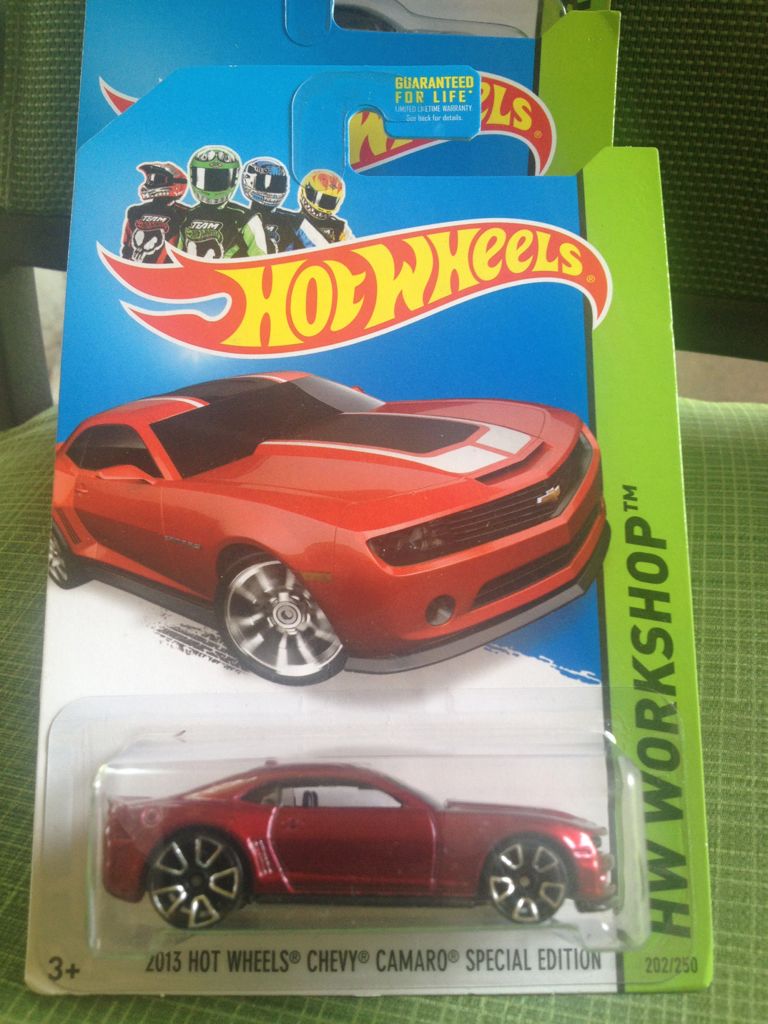 2013 Hotwheels Chevy Camero Special Edition - 17 Camaro Fifty toy car collectible - Main Image 2