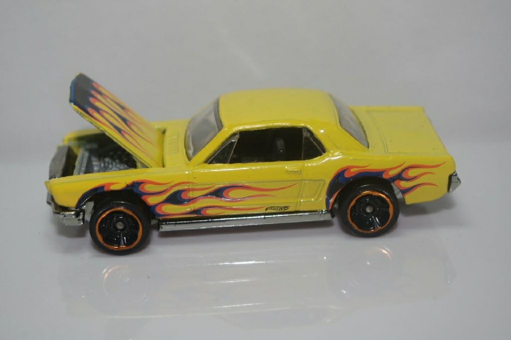 Heat Fleet 65 Mustang - Heat Fleet ’11 toy car collectible - Main Image 2