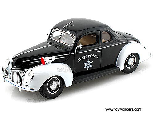 Maisto 1939 Ford Deluxe  toy car collectible - Main Image 2