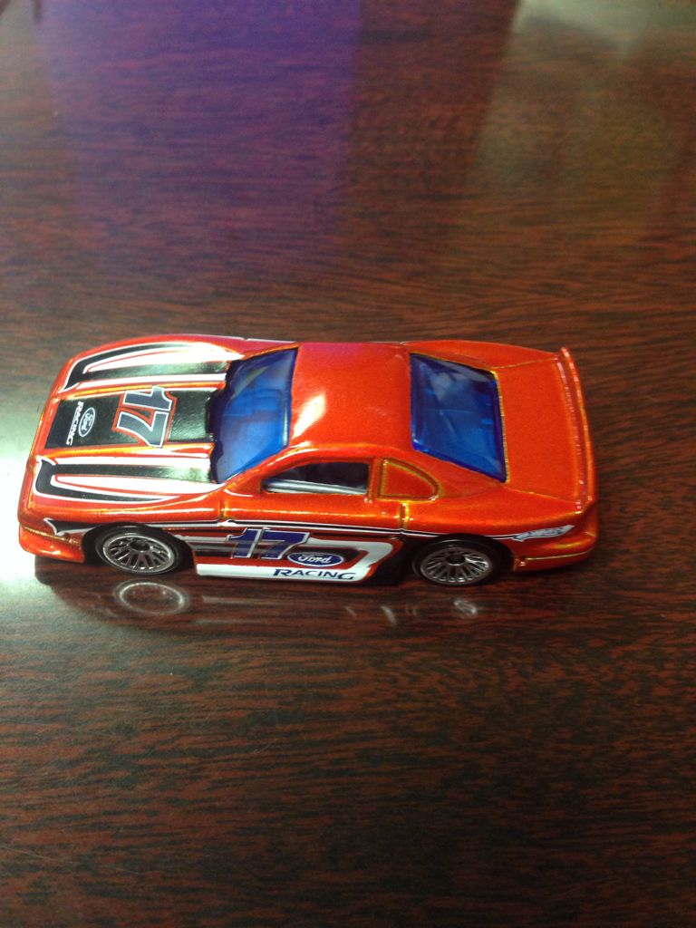 Ford 1997 Mustang Cobra - HW Ford Racing toy car collectible - Main Image 2