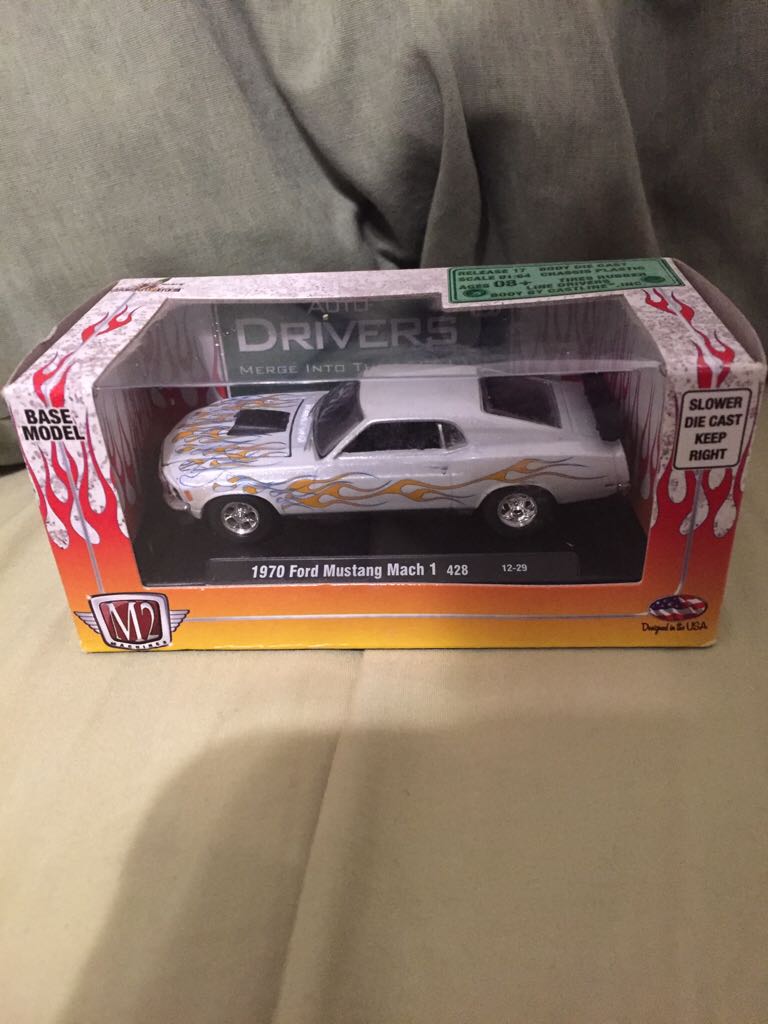M2 - 1970 Ford Mustang Mach 1 - Auto Drivers Merge Into Left Lane toy car collectible - Main Image 2