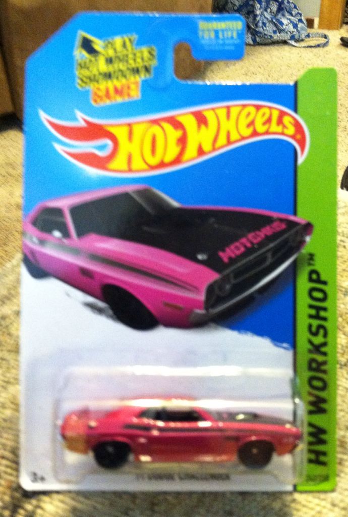 Dodge Challenger, ’71 - HW Workshop - 2014 HW Performance toy car collectible - Main Image 2