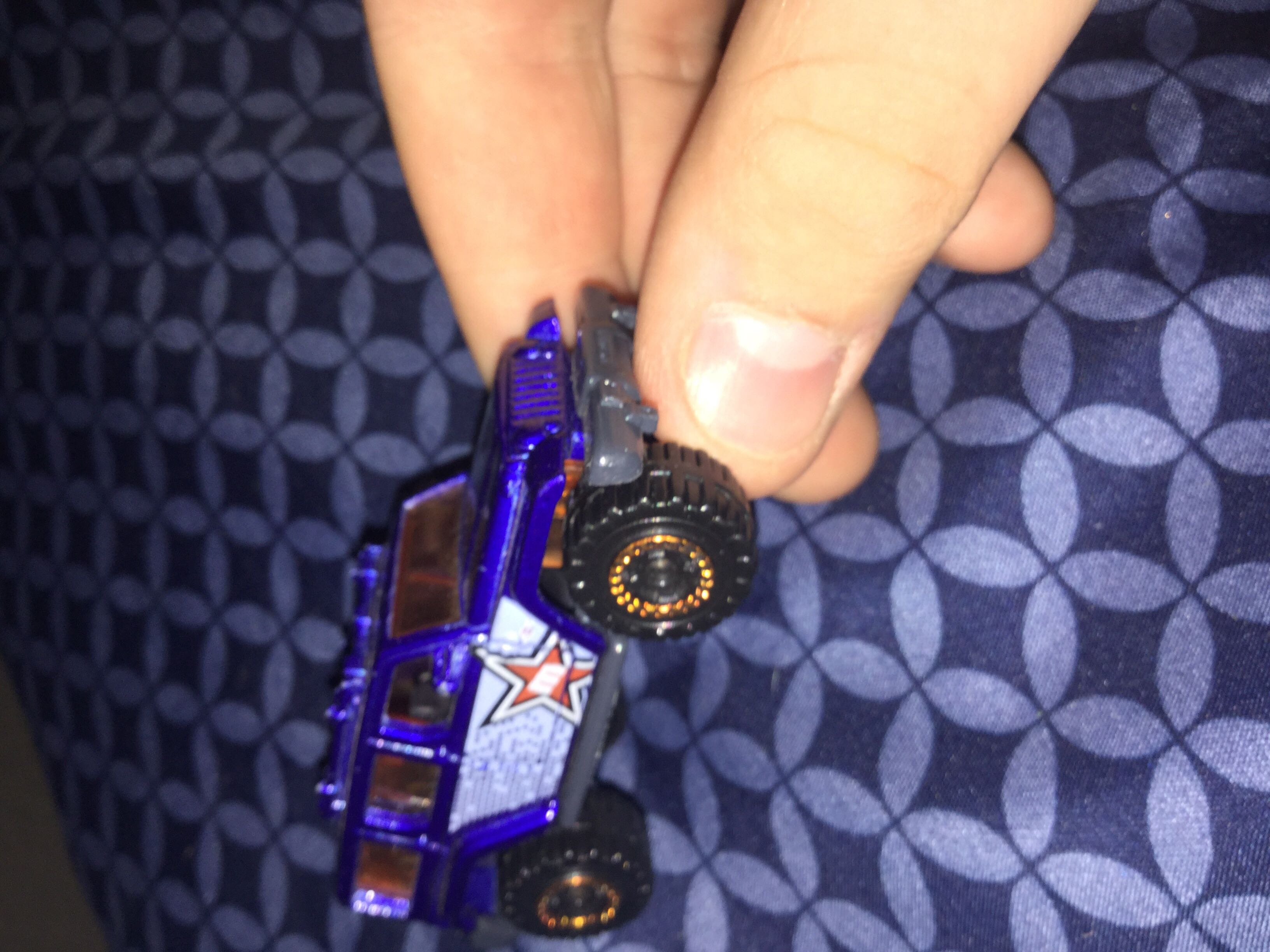 Jeep Rescue Concept (Lnm) - Matchbox toy car collectible - Main Image 2