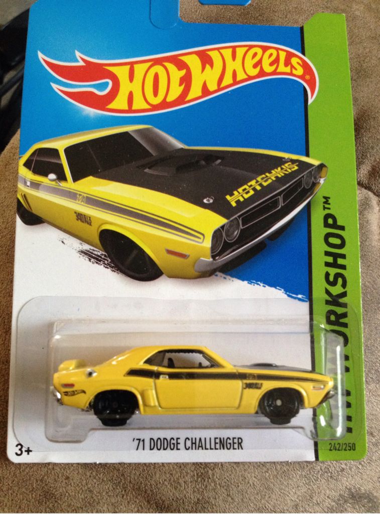’71 Dodge Challenger - HW Workshop 2014 - HW Performance toy car collectible - Main Image 2