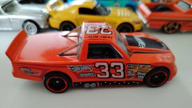 Hotwheels Circle Trucker - 15 HW Race toy car collectible - Main Image 2