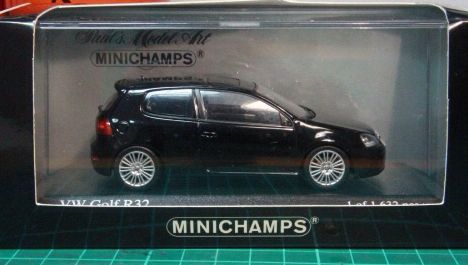 VOLKSWAGEN - R32 toy car collectible - Main Image 2