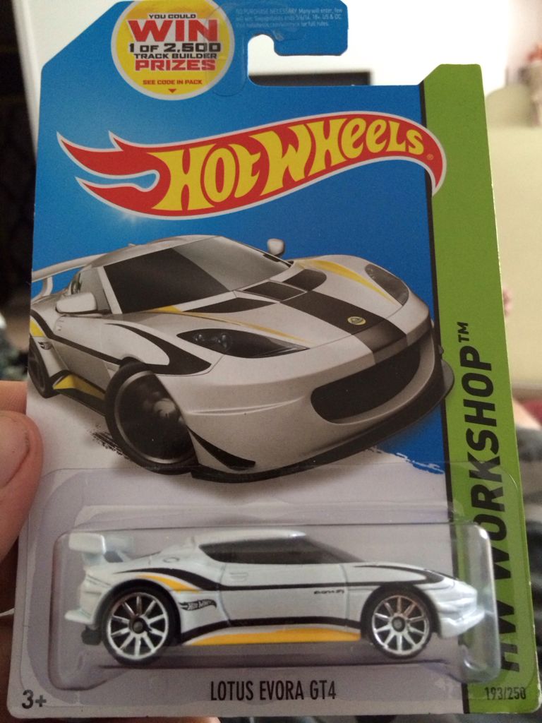 Batman: 1:50 Scale: The Dark Knight Batmobile (Tumbler)