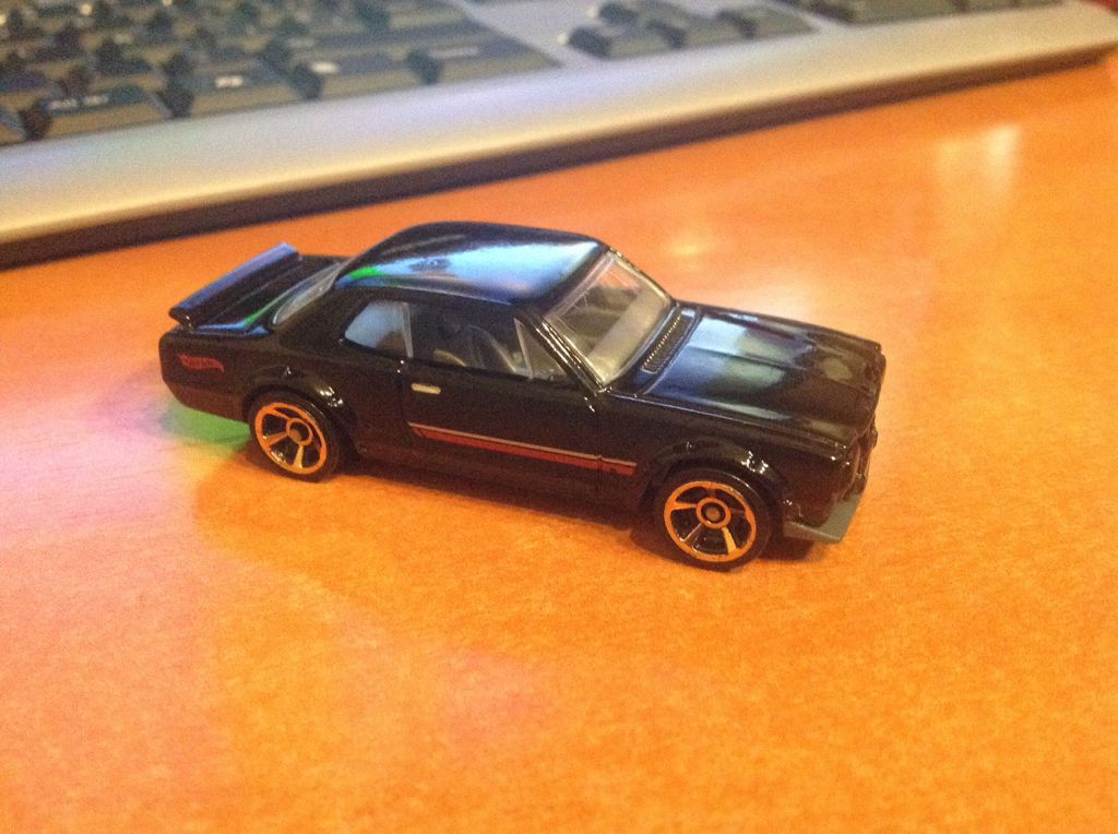 Nissan Skyline H/T 2000GT-X W/Rollcage - 2015 HW Road Trippin’ toy car collectible - Main Image 2
