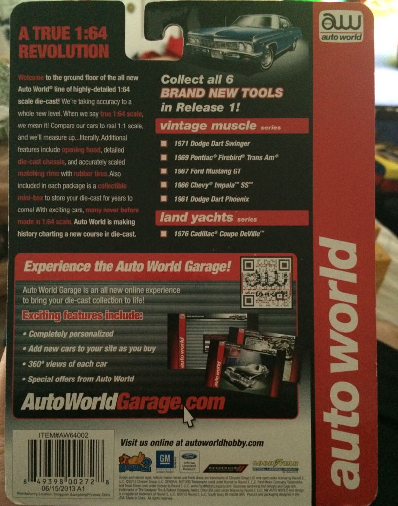 Auto World 1971 Dodge Dart Swinger - Vintage Muscle toy car collectible - Main Image 2