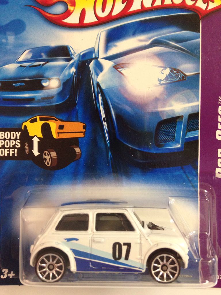 Auto World 1971 Dodge Dart Swinger