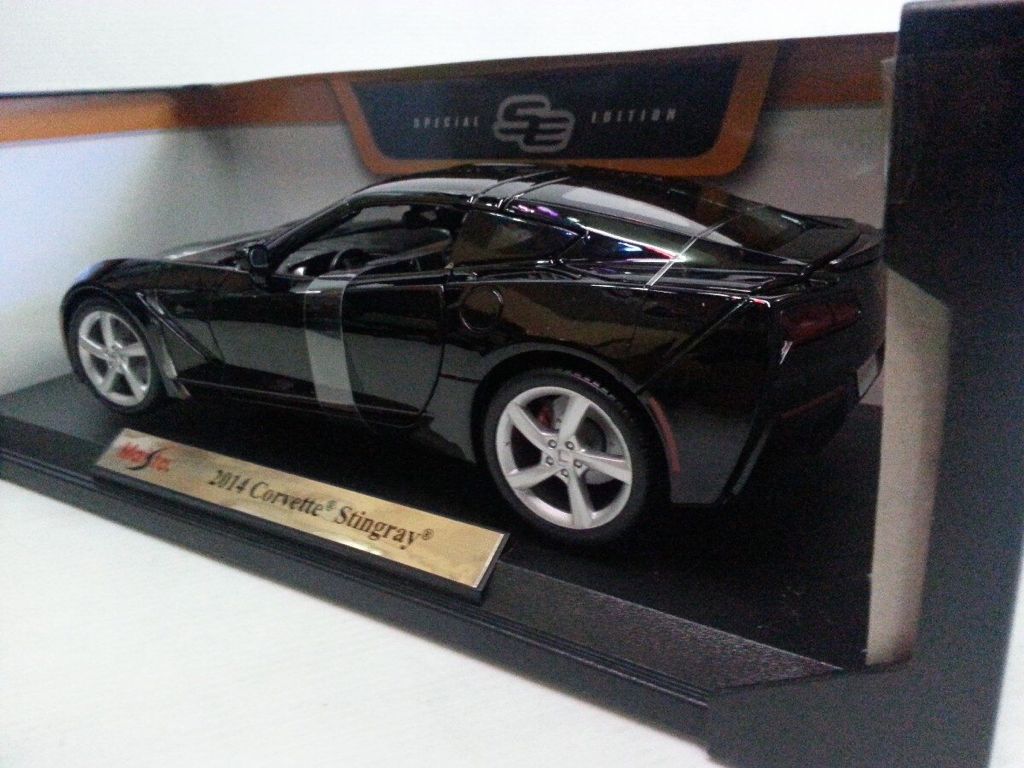 Maisto 2014 Corvette Stingray - Special Edition toy car collectible - Main Image 2