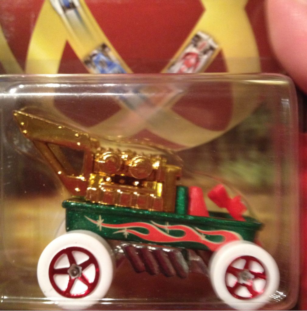 Holiday Hot Rods 2011 - Draggin’ Wagon - Christmas Radio Flyer Wagon toy car collectible - Main Image 2