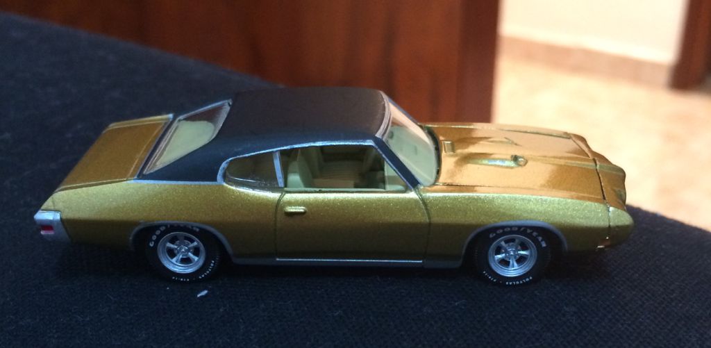 Pontiac GTO 70  toy car collectible - Main Image 1