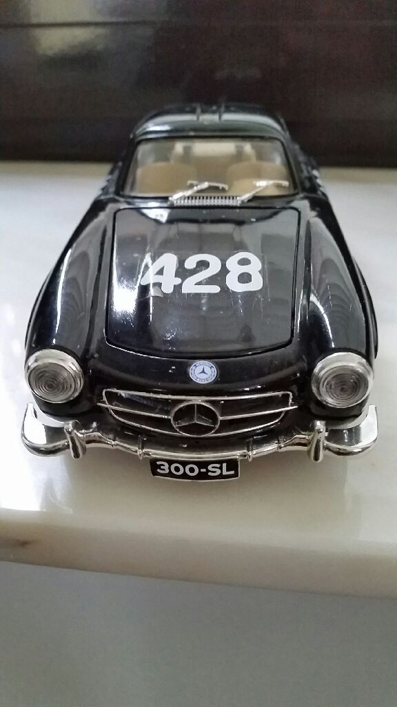 Mercedes Benz 300 SL - Burago toy car collectible - Main Image 2