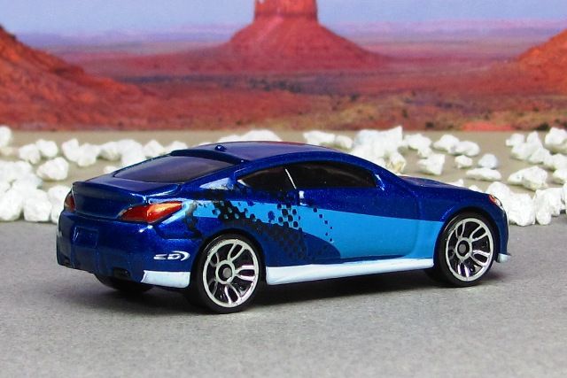 Hyundai Genesis Coupe - HW City - 2014 HW Goal toy car collectible - Main Image 2