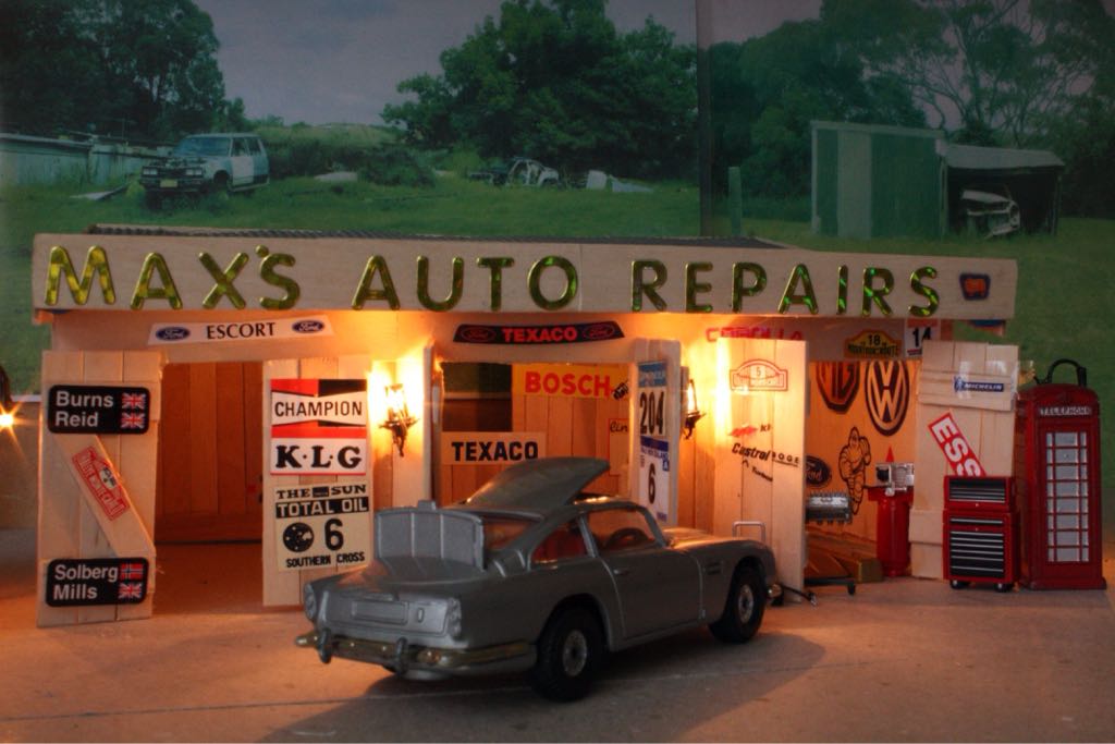 ASTON MARTIN  toy car collectible - Main Image 2