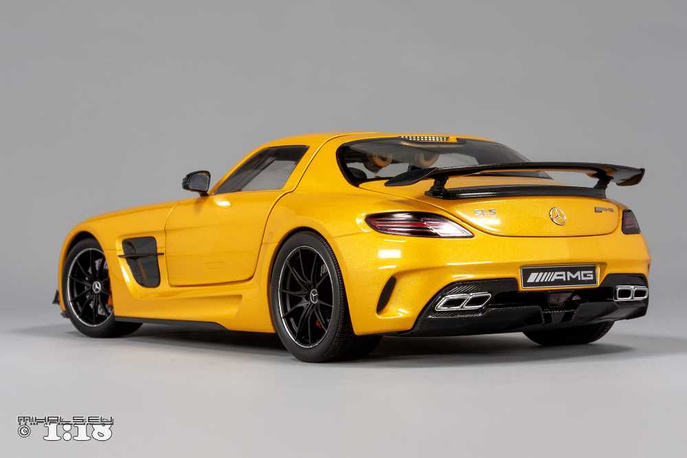 Mercedes-Benz SLS AMG Coupe Black Series - Dealer Edition toy car collectible - Main Image 4