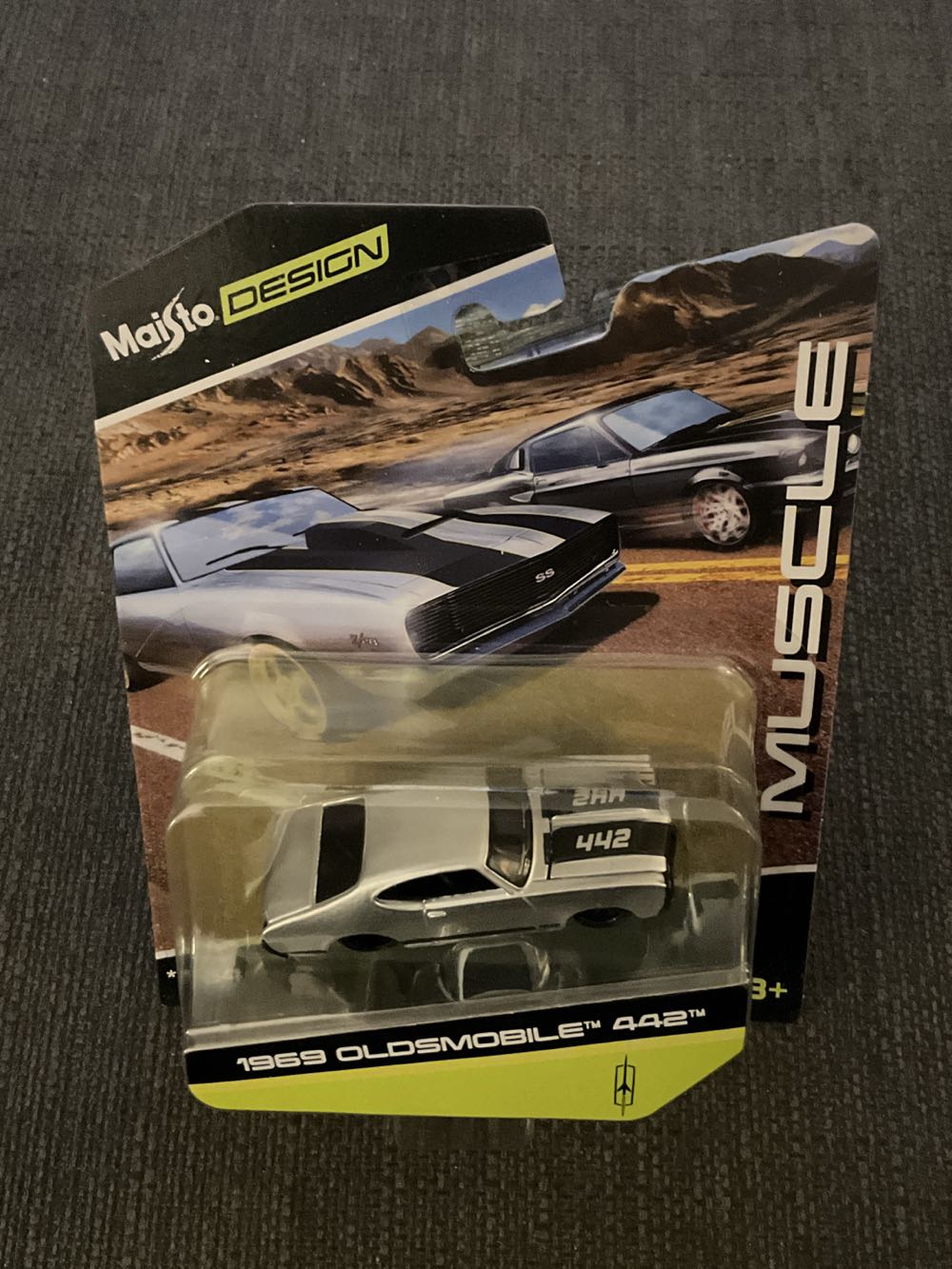 ‘69 Oldsmobile 442 - Maisto Design - Muscle toy car collectible - Main Image 3