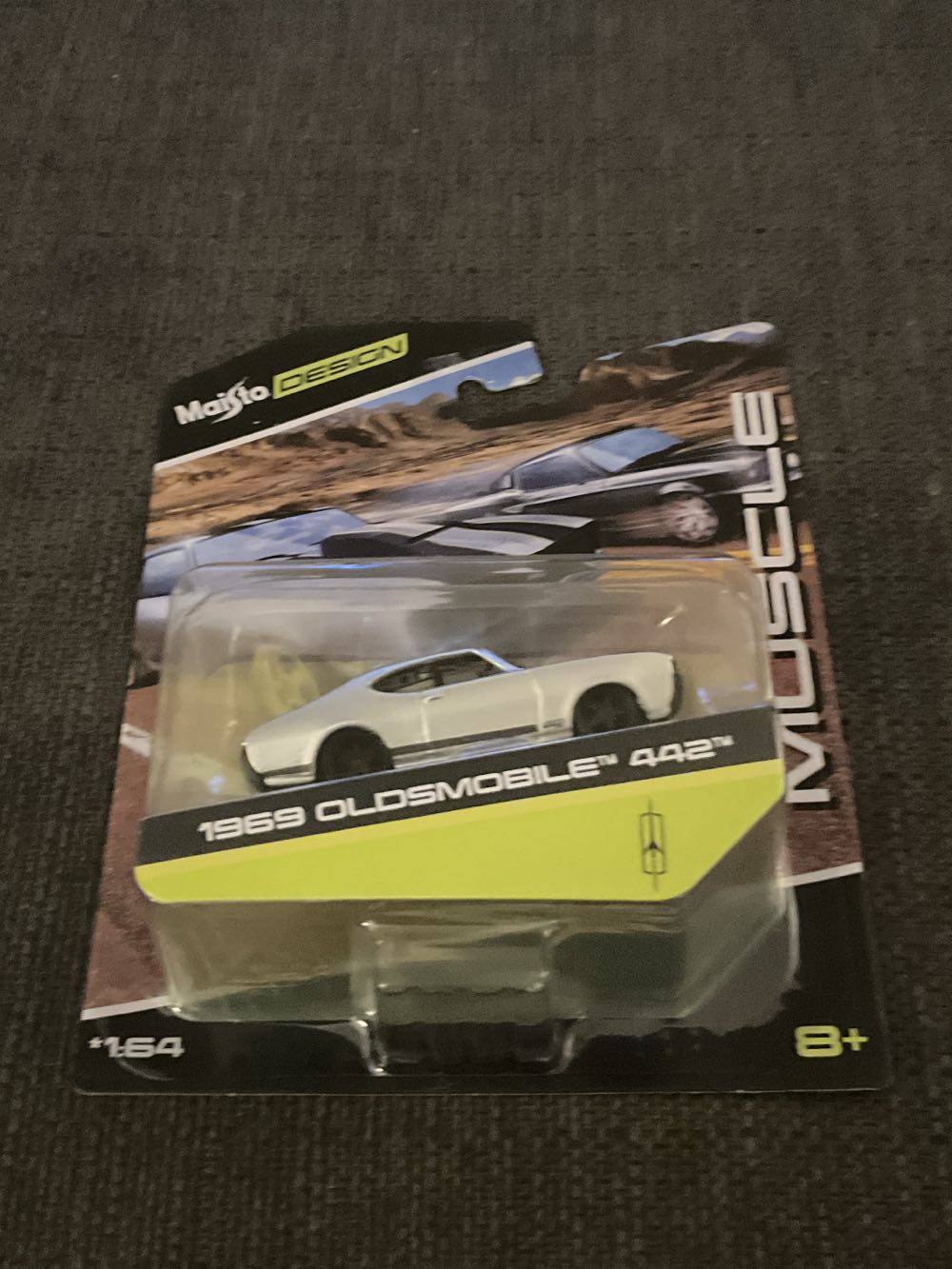 ‘69 Oldsmobile 442 - Maisto Design - Muscle toy car collectible - Main Image 4