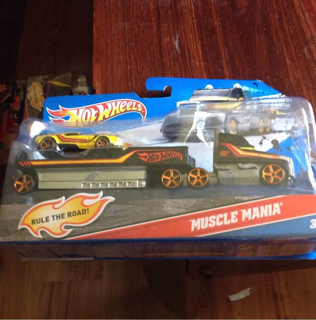 Muscle Mania - Rule The Road toy car collectible - Main Image 1