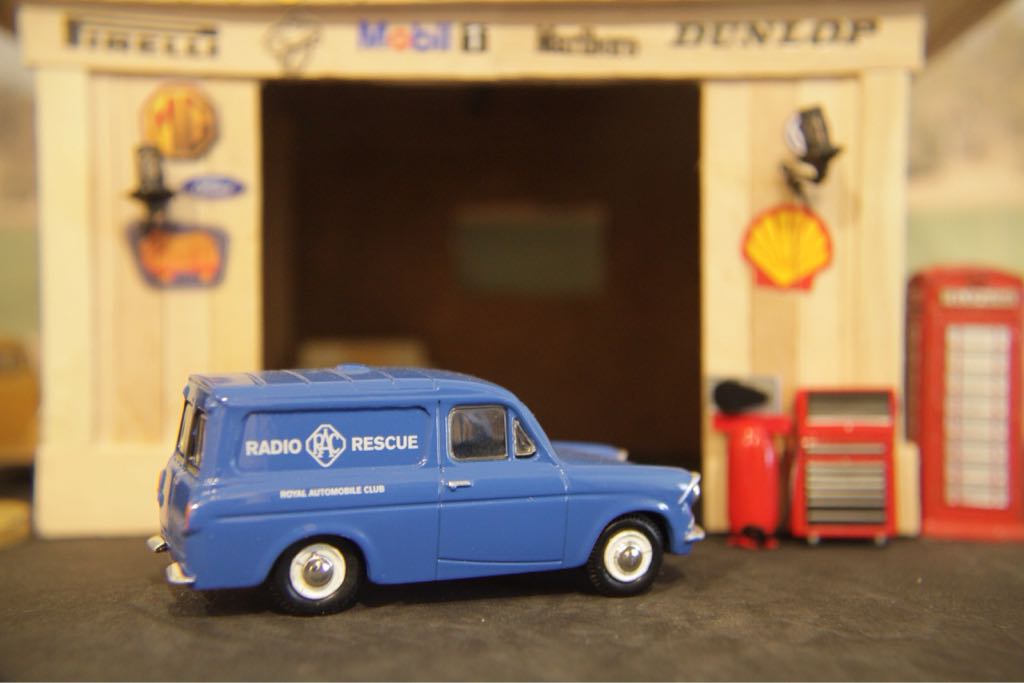 FORD - 105E toy car collectible - Main Image 2