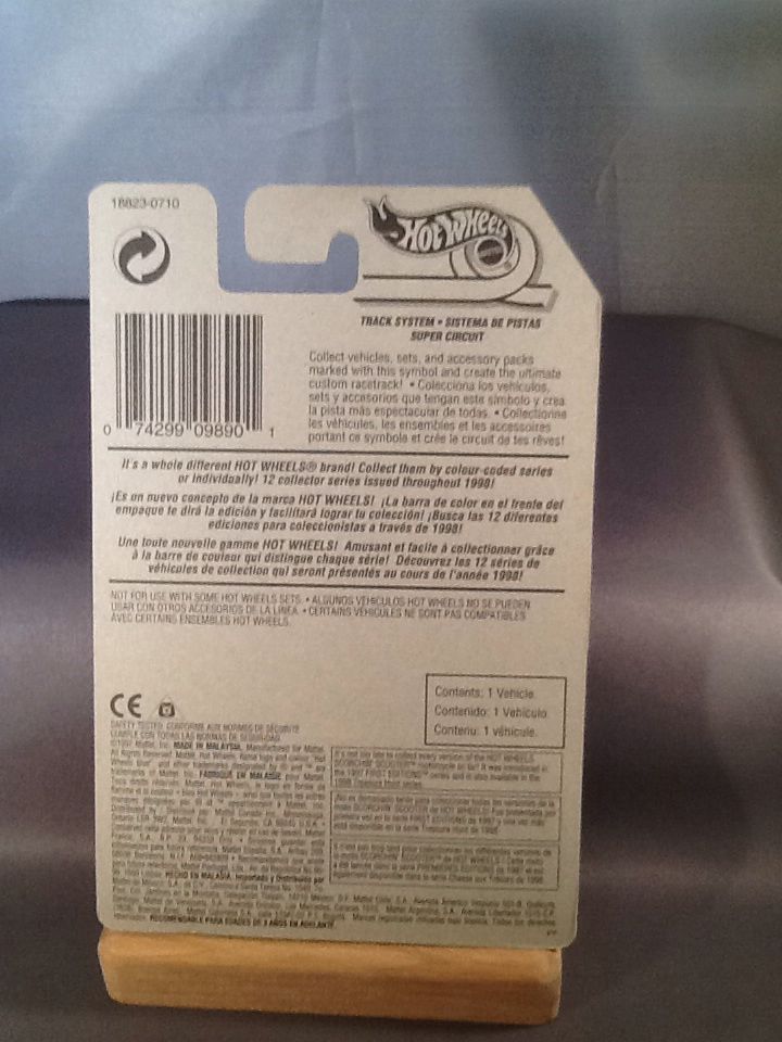 Sol-Aire CX4 - Treasure Hunt Series toy car collectible - Main Image 2