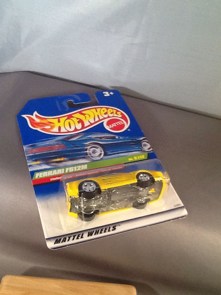 TH Ferrari F512M - Treasure Hunt toy car collectible - Main Image 2